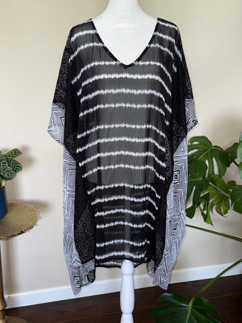 Swimsuits For All Black & White Sheer Swim Cover, 18/20
